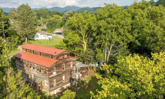Weaverville Cabaña | Charming 1-bedroom Cottage in lovely Weaverville with AC