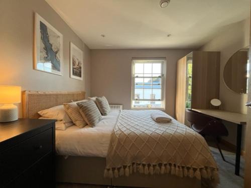 Runnymede Apartamento | Charming 1 BR apt in town centre