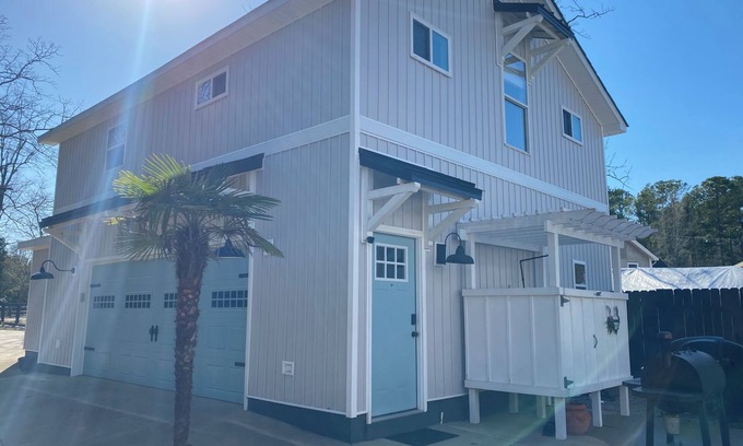 Gilbert Cabaña | Charming 1-BR cottage in Gilbert with AC, lake front/dock access, fitness room