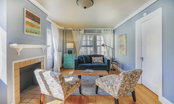 Goose Hollow Condominio | Charming 1-BR, Historic Downtown. Free Parking.