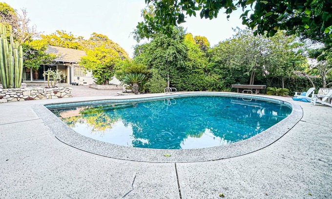 San Fernando Casa | Charming 1 BR Poolside Retreat - Lou2-SF