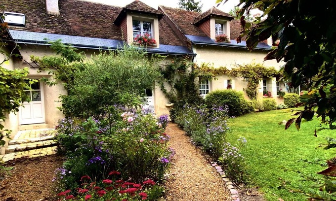 Souvigny-de-Touraine Cabaña | Antiguo hogar en la campiña cerca de castillos, ideal para familias, con jardín, wifi y bicicletas.