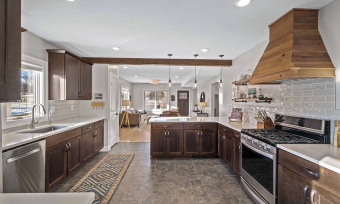 Crystal Casa | Charming 100-Year-Old Farmhouse Retreat in the Heart of the City