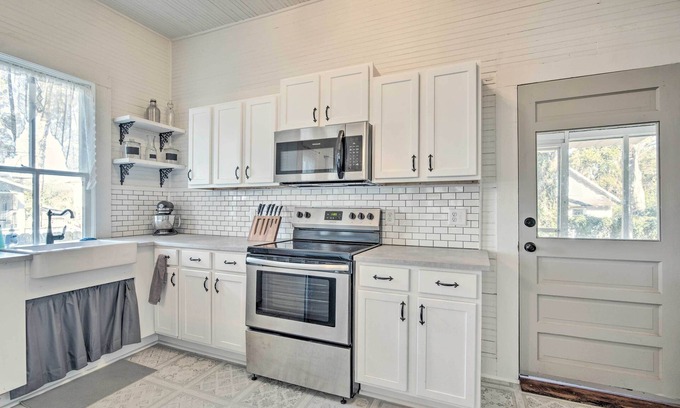 Historic District Cabaña | Charming 100-year-old Home < 1 Mi to Downtown