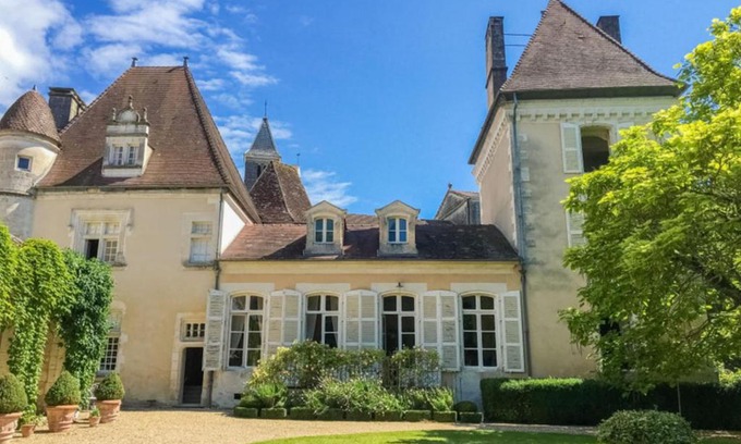 Celles Casa | Charming 14th Century Village Chateau with gardens and outdoor heated pool