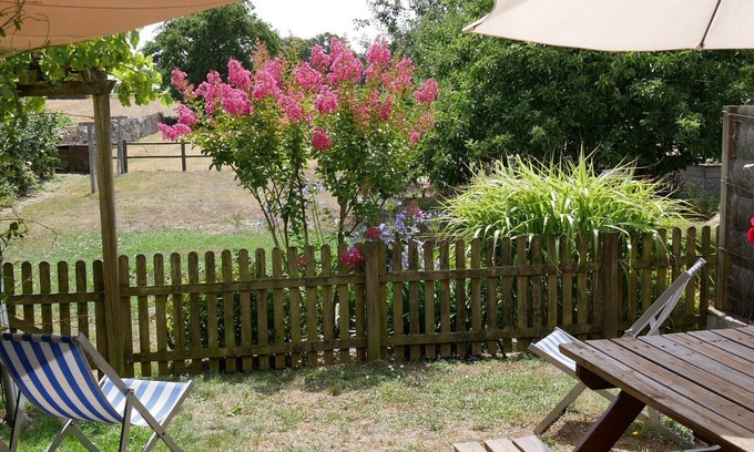Chateau-Thebaud Cabaña | Gîte XVe s. en Vignoble avec Terrasse, Wi-Fi et Vélos – Près de Nantes