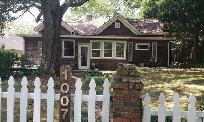 Stone Mountain Historic Village Casa | Charming 1910 Historic House