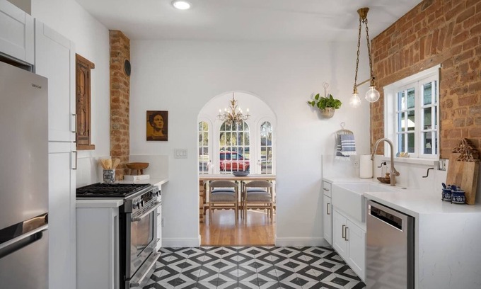 Roosevelt Casa | Charming 1930's Spanish Bungalow