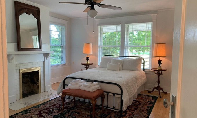 Versailles Casa | Charming 1930s home in the heart of horse country