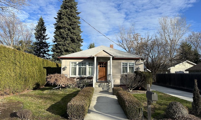Walla Walla East Cabaña | Charming 1936 cottage in Walla Walla wine country.