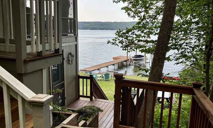 Trumansburg Cabaña | Charming 1940’s seasonal cottage on Cayuga Lake.
