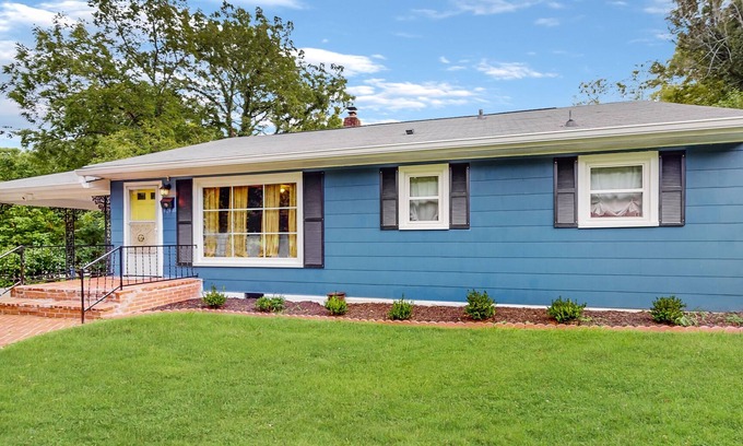 Columbia Casa | Charming 1950s Cottage in Historic Columbia, TN – Private Retreat Near Downtown
