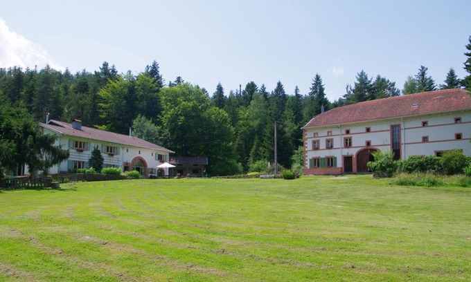 Mesnil Sous Les Cotes Casa | Charming 19th century Vosges farmhouse, for nature lovers