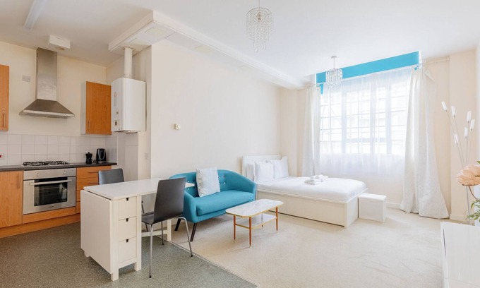 Bow Apartamento | Charming 1BD Flat in a Victorian Chocolate Factory