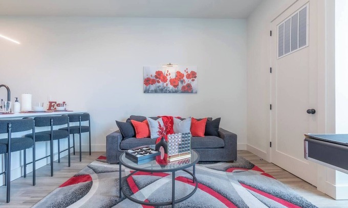 East Orange Apartamento | Charming 1BR Apt in East Orange w/ AC, WiFi! Close to Airport & Nickelodeon