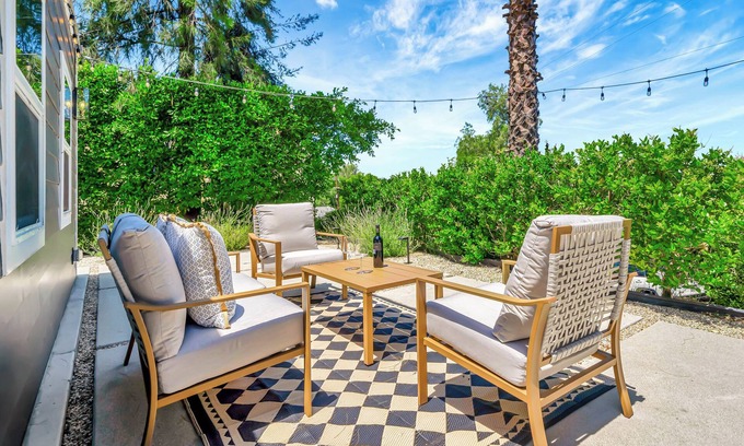 Woodland Hills Cabaña | Charming 1BR House W/ Yard & Fire Pit in Prime Location!