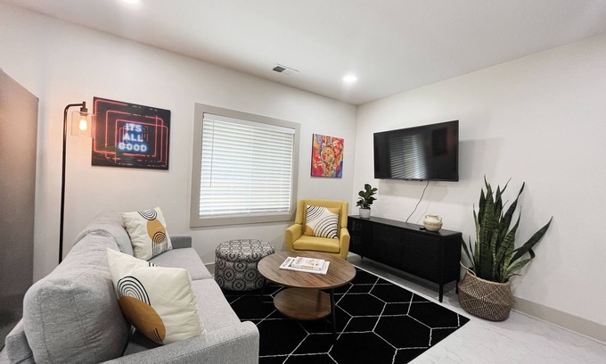 Donelson Casa | Charming 1br minutes to the Airport and Music City