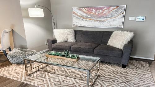 Barker Apartamento | Charming 1BR Oasis - Private, Gated, Pet Friendly