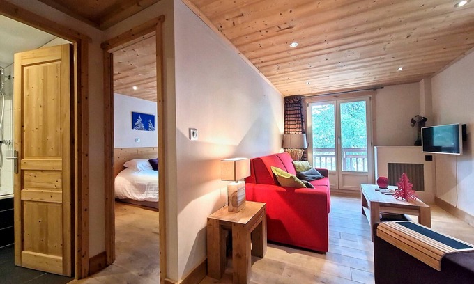 Val-d'Isere Apartamento | Charming 1BR Renovated Apartment · Ski-In/Ski-Out Access · Close to Laisinant Express Lift