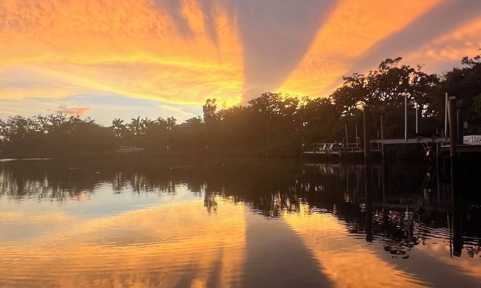 Gulf Gate Estates Cabaña | Charming 2/2 artist cottage & private dock 5 minutes drive from the Siesta Key