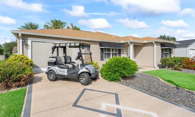 Liberty Park Cabaña | Charming 2/2 Cottage in Liberty Park – Golf Cart Included!