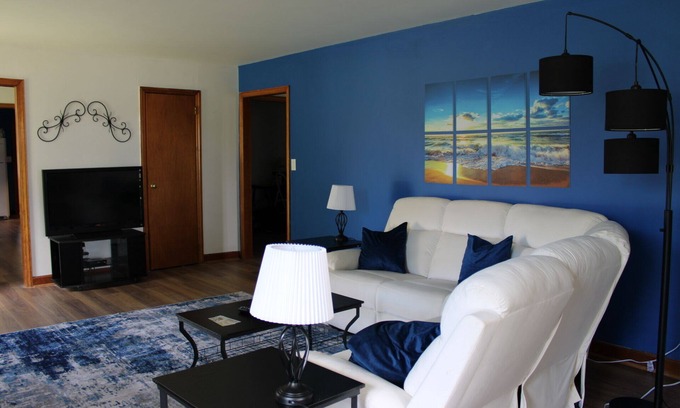 Morristown Casa | Charming 2-3 bedroom mid-century house in marvelous Morristown with AC, WiFi