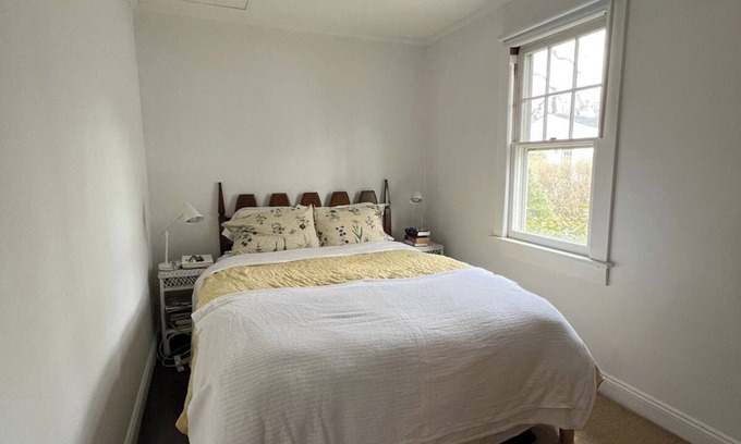 Atlantic Highlands Casa | Charming 2-bedroom house in Atlantic Highlands close to beach, WiFi, AC.