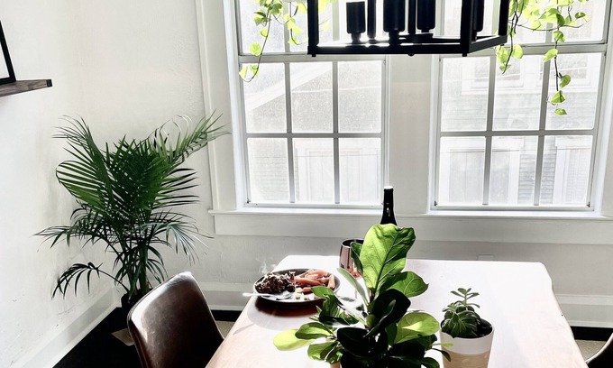 SoHo Condominio | Charming 2 Bd/1 BA Top unit in the heart of, brick paved Palma Ceia.