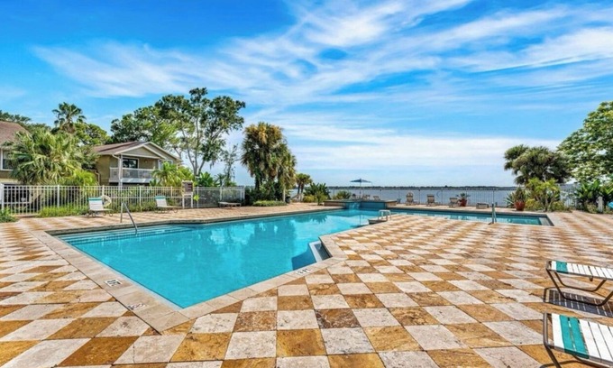 Merritt Island Condominio | Charming 2-bd, 2--bath condo in gated community, min 3 month stay