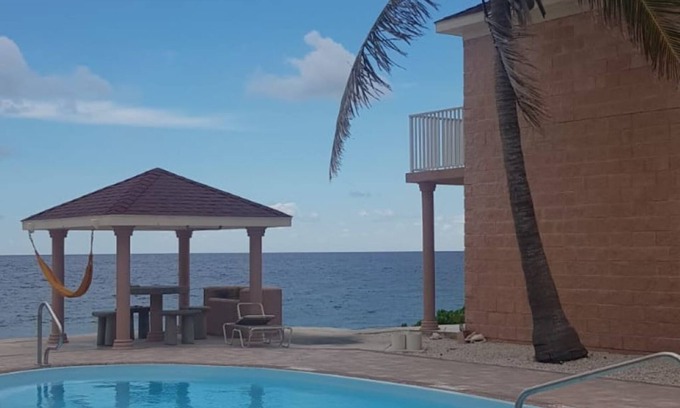 East End Casa | Charming 2 bd/2br w/ pool in secluded community - Ocean Front!