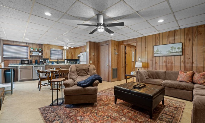 Olivia Apartamento | Charming 2-bdr 1 bth lakeview, quiet, private apartment golf retreat in Sanford