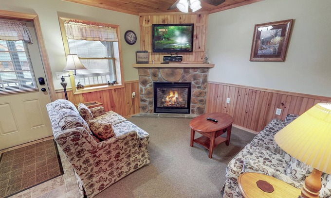 Sabinsville Cabina | Charming 2-bdrm lodge on Pine Creek, hot tub, fire ring, Cherry Springs & Canyon