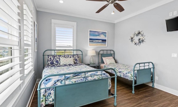 Port Bolivar Cabina | Charming 2-bedroom cabin in serene Crystal Beach