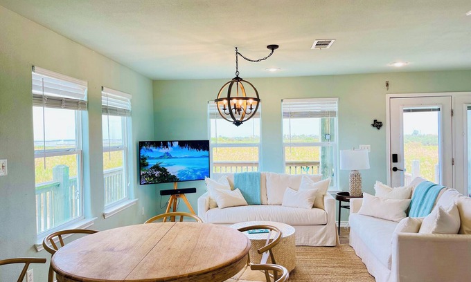 Port Bolivar Casa | Charming 2-bedroom house with WiFi and AC in lovely Bolivar Peninsula