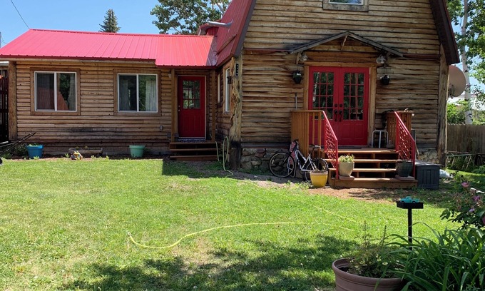 East Glacier Park Village Casa | Charming 2-bedroom house in fabulous East Glacier Park with WiFi
