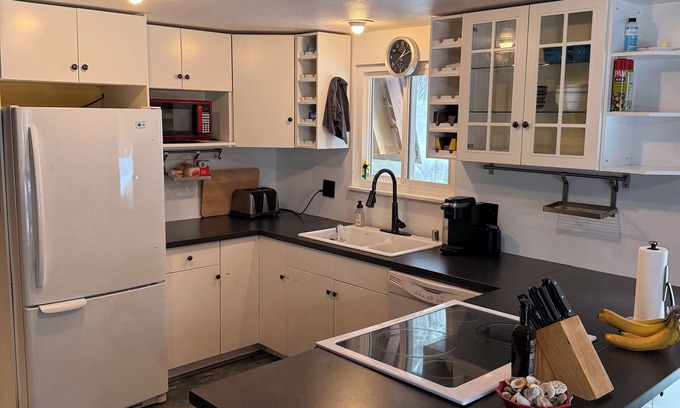Thayne Cabina | Charming 2-bedroom cabin, bordering forest WiFi and Hot Tub in Star Valley Ranch