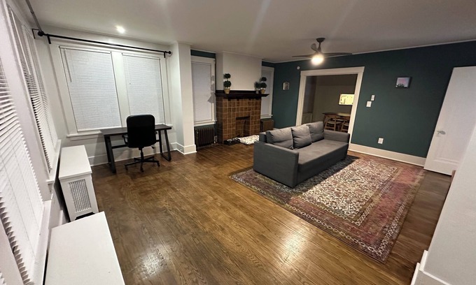 Crafton Apartamento | Charming 2 bed, 1.5 bath apartment in Crafton, Pittsburgh - Quiety, Relaxing