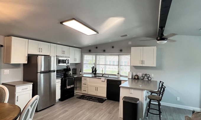 Naples Casa | Charming 2-bed 2-bath fully remodeled mobile home in Naples near Marco Island.
