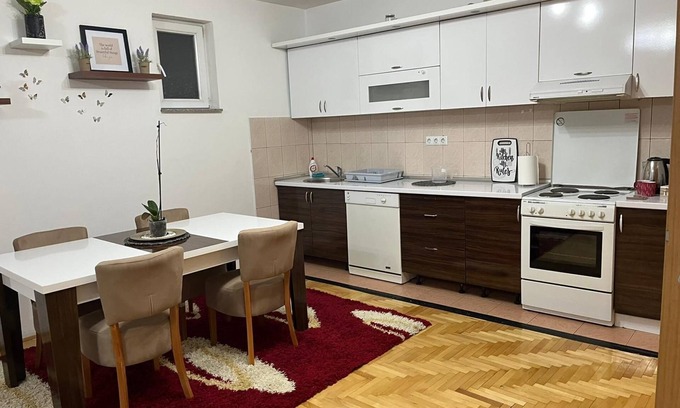 Novi Grad Sarajevo Apartamento | Charming 2-Bed Apartment in Sarajevo