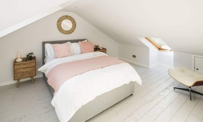 Colville Casa | Charming 2 Bed Cottage with Romantic Loft