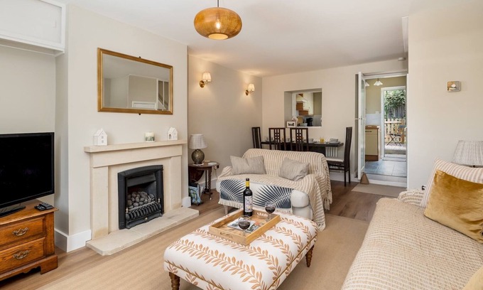 Adderbury Casa | Charming 2 Bed Cottage in the Heart of Adderbury | Pass the Keys
