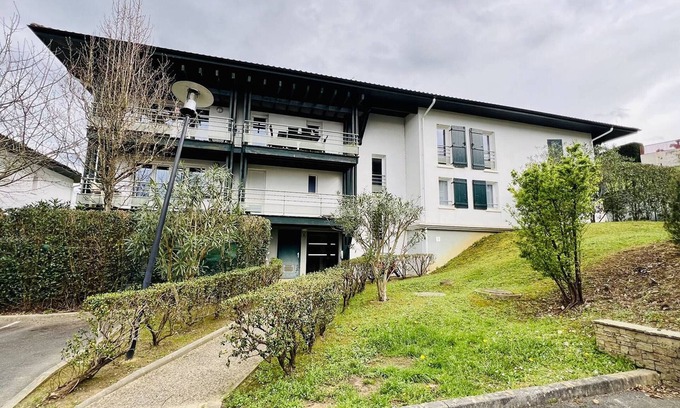 Cambo-les-Bains Apartamento | Apartamento cómodo en Cambo-les-Bains: 3P, Terraza, Jardín, 4 plazas, Internet, Mascotas permitidas