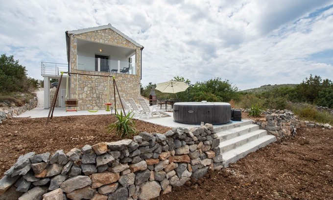 Drvenik Mali Casa | Charming 2-bed holiday home in Drvenik Mali with spectacular seaview, Wi-Fi, AC