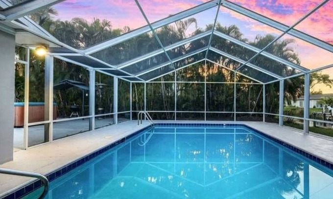 Fort Myers Shores Casa | Charming 2-Bed Home With Pool