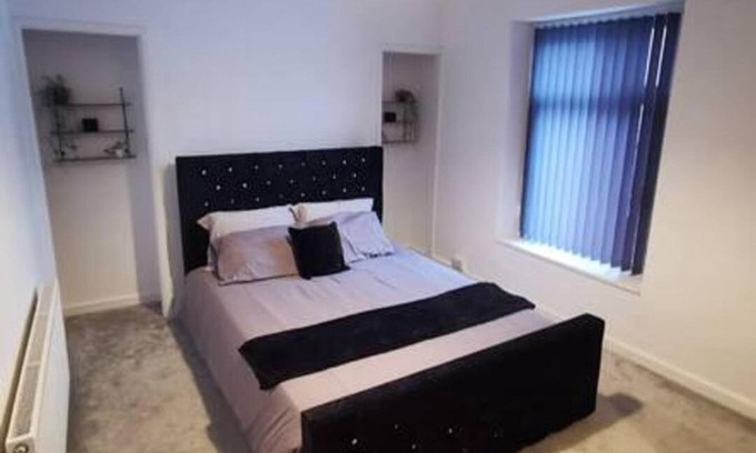 Landore Casa | Charming 2-bed House in Swansea