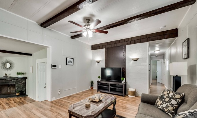 Pelican Bay Casa | Charming 2 Bed MH! Close To Eagle Mountain Lake!