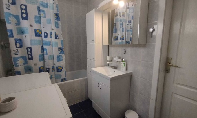 Novi Sad Casa | Charming 2-bedroom house with WiFi, AC in soothing Sremska Kamenica