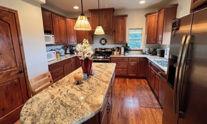 Mountain Shadows Casa | Charming 2-bedroom house in Colorado Springs with WiFi and AC