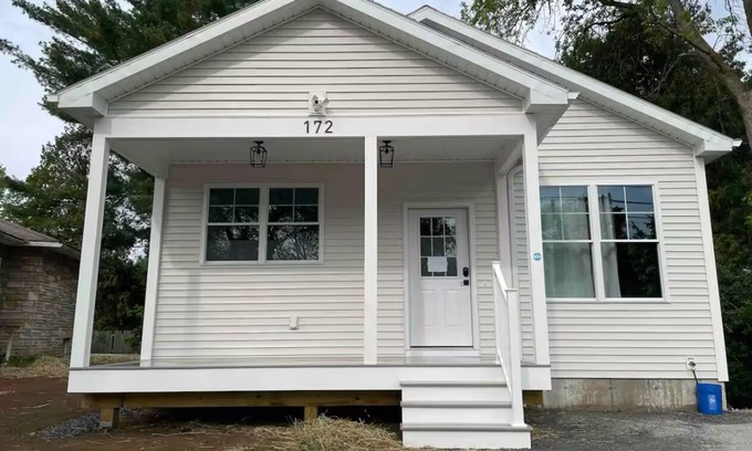 South Burlington Cabaña | Charming 2-bedroom cottage