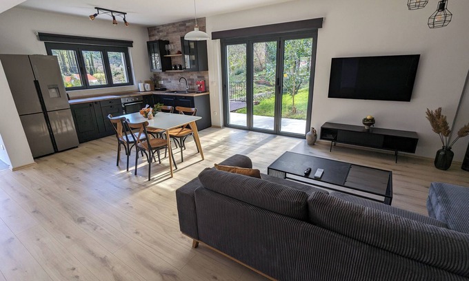 Zupa dubrovacka Casa | Charming 2-bedroom house in lovely Dubrovnik area with AC